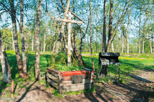 grigory-rasputin-tomb-in-alexander-park-tsarskoe-selo-st-petersburg-picture-id971024964