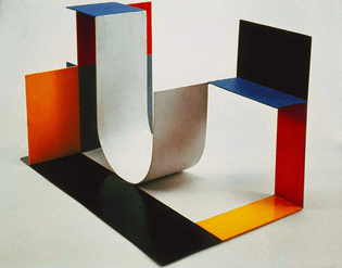 Katarzyna Kobro, Kompozycja przestrzenna (4) [Spatial Composition (4)], 1929. Painted steel. 40 x 64 x 40 