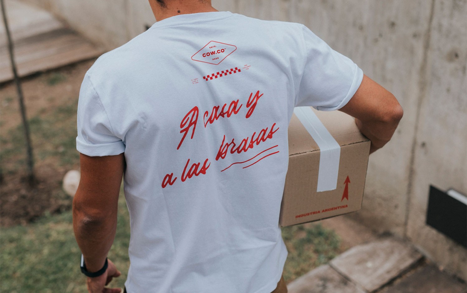 cow-brand-branding-visual-identity-design-butcher-argentina-delivery-online-font-typeface-typography-food-meat-packaging-aes...