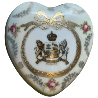 antique-english-victoria-ware-porcelain-heart-pic-1a-720_10.10-56a37e85-f.webp