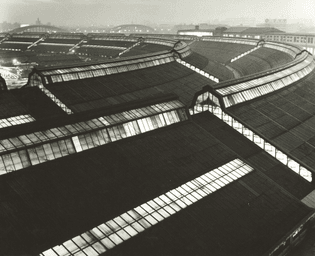 Tsukiji Fish Market (1935) photographed early in the morning, 1962