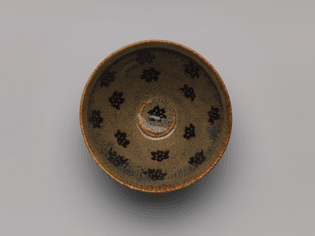 Jizhou-ware tea bowl with decoration of six-petaled flowers