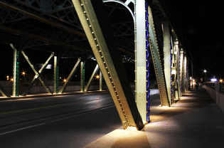 mulvey-banani-queen-street-viaduct-lighting-design-3.jpg