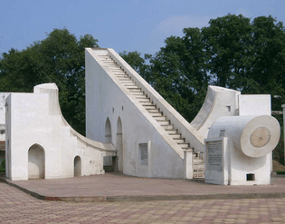 -_Sun_Dial_-Jantar_Mantar_at_the_Ved_Shala_-Observatory-_Ujjain_-_panoramio_-4-_20170925133436.jpg