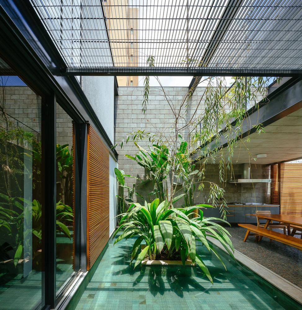 Cobogó House by CHX Arquitetos