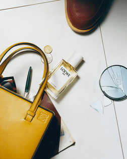 loewe_perfumes_06.jpg?auto=format-compress-crop=entropy-cs=tinysrgb-fit=crop-ixlib=php-2.3.0-w=1920-s=bd01069868d9e73c21651a...