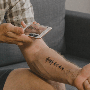 There are regular #tattoos and there are @soundwavetattoos that, when used with the #soundwave app, lets you hear the actual sound wave! Would you get one?
