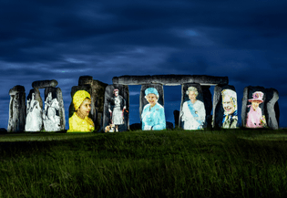 Queen Elisabeth II images projected on Stonehenge for her “Platinum Jubilee”