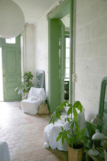 dropcloth-covered-furniture-chateaudedirac.fr_.jpg