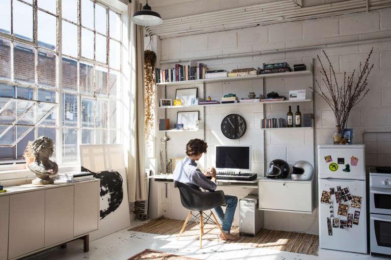 vitsoe-606-universal-shelving-system.jpg
