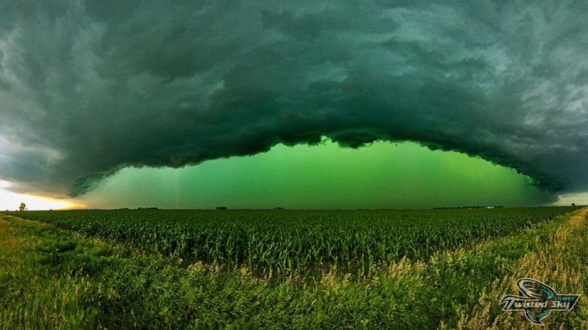 Green sky derecho, South Dakota, July 5th, 2022 — Are.na