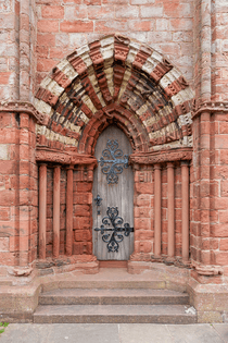 800px-doorway_detail-_st_magnus_cathedral-_kirkwall-_orkney.jpg