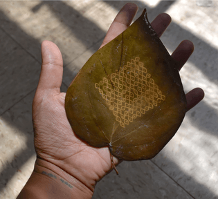 Sunprinting this pattern onto a Paan leaf to make an ephemeral memorial.