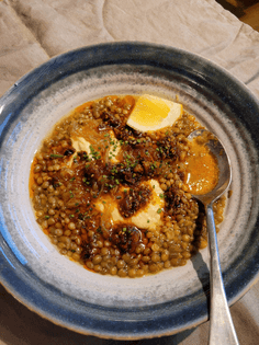 Brothy lentils with caramelized onion aïoli and crispy chilli oil