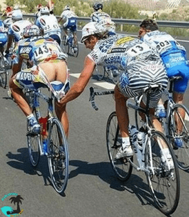 Mario Cipollini s'amuse aux dépens de Davide Bramati (Vuelta 2002).