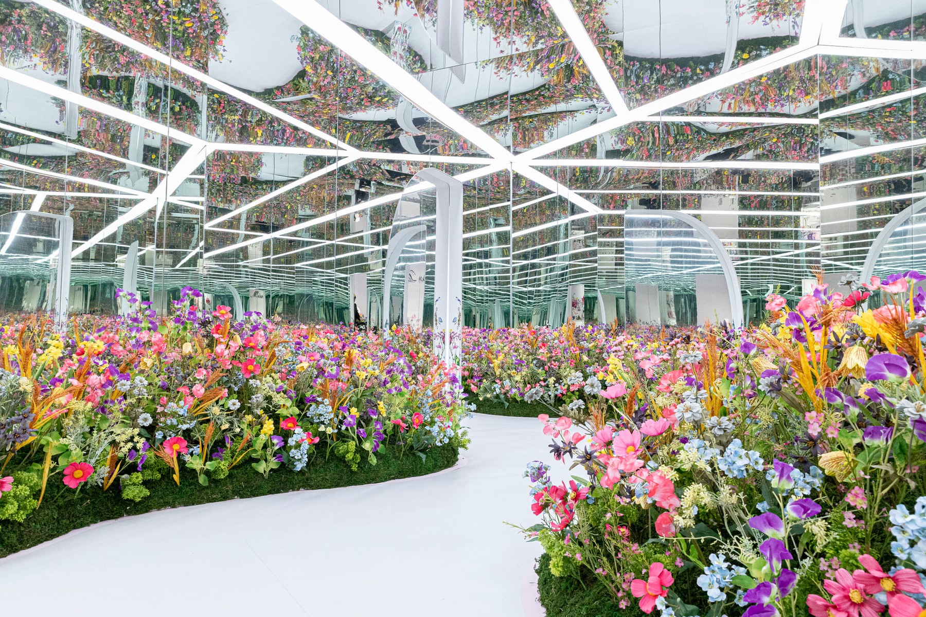 christian-dior-as-seen-by-tokyo_002.jpg