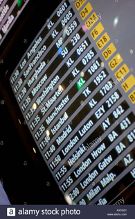 information-screens-schiphol-airport-holland-AXXG21.jpg