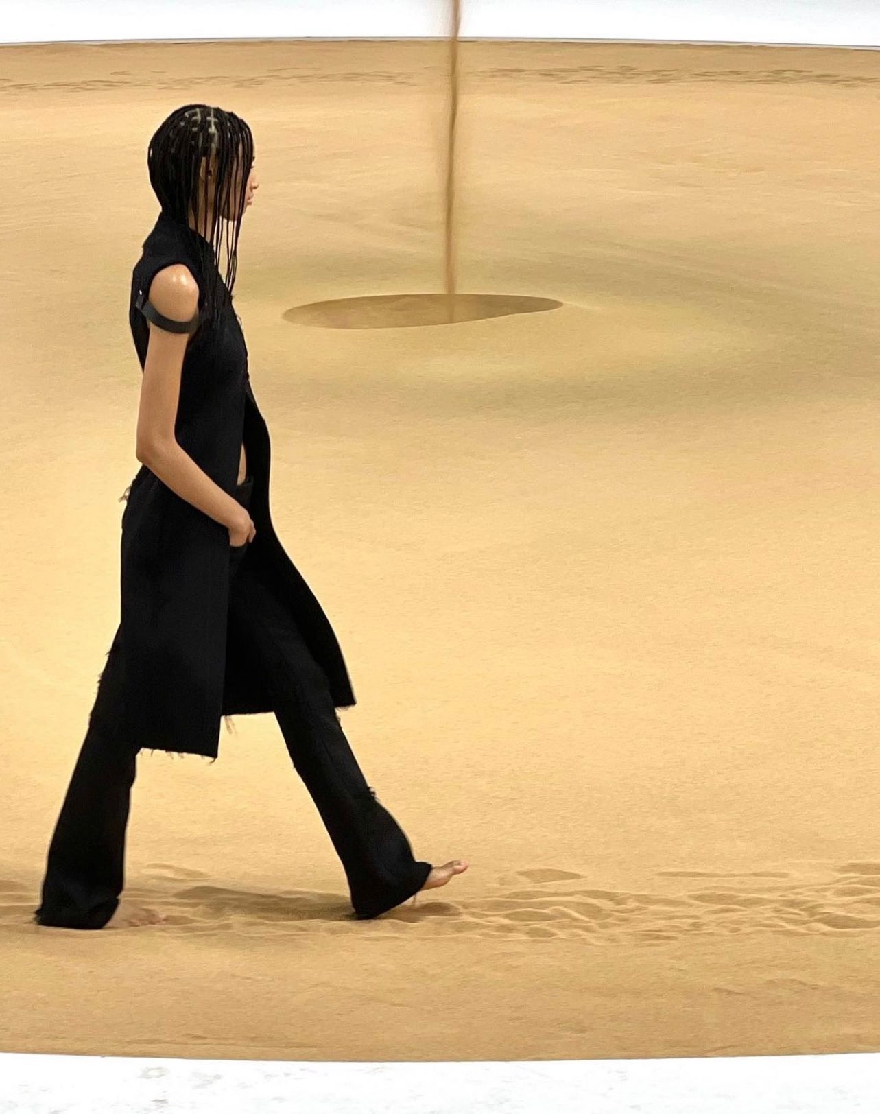 Courrèges “Hourglass” Set Design SS23