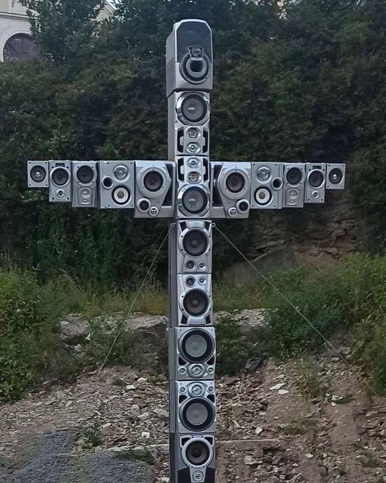 karim manai speaker cross