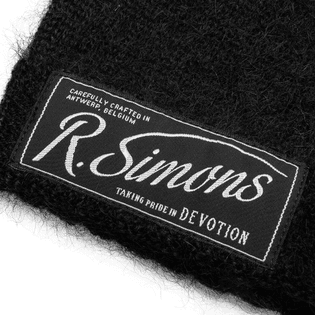 raf-simons-knit-beanie-with-woven-label-black-212-846-50001-0099-05-29-22-feature-jordan-2.jpg