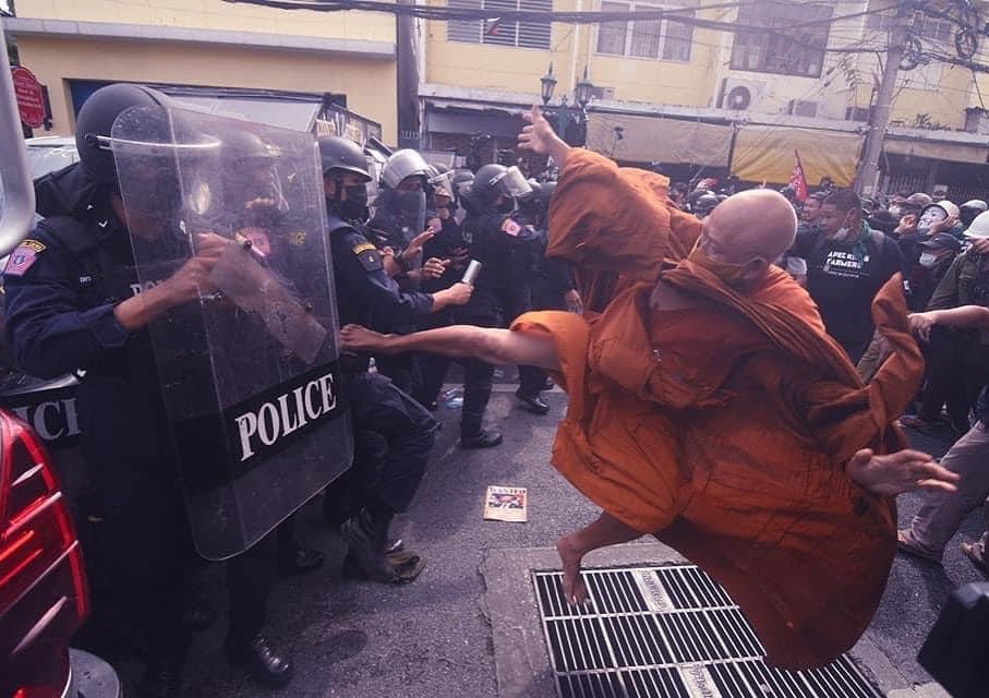 jpeg Thailand monk kicking police during a protest (2022)