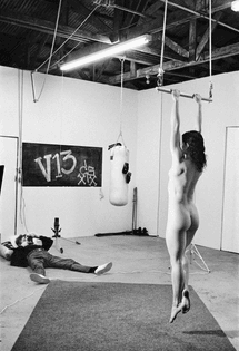 Helmut Newton photographing Lisa Lyon (1981)
