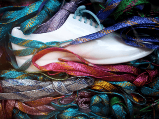 Laces ()