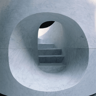 Slide Mantra (1986) at Isamu Noguchi: What is Sculpture?, Venice Biennale, June 29–September 28, 1986. The Noguchi Museum Archives, 02921. ©INFGM/ARS