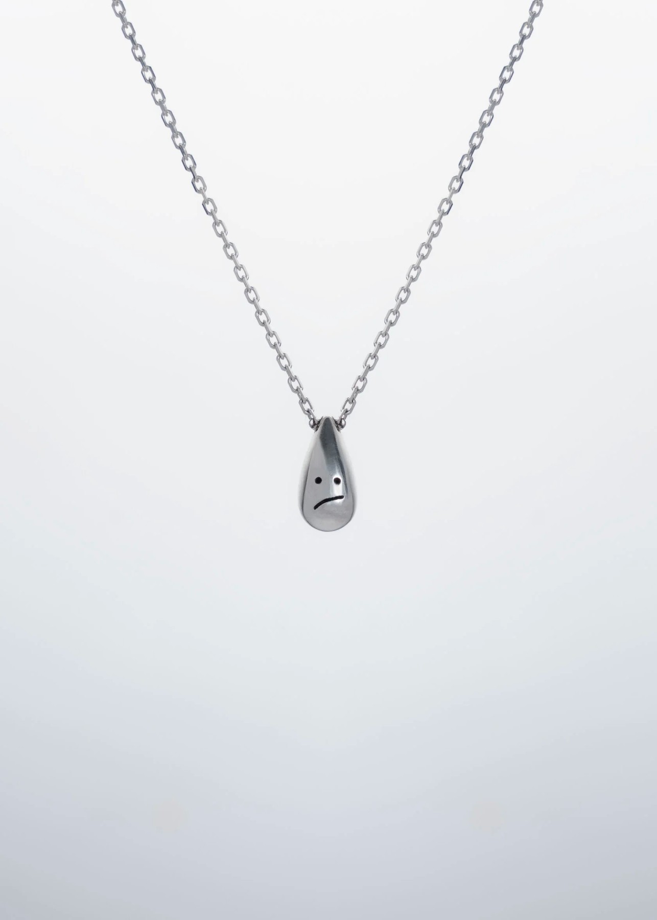 https://www.archivestudio.online/product-page/silver-necklace-archive-studio-tears-of