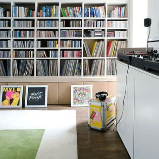 Housetohome-Letc-Living-room-vinyl-records.jpg