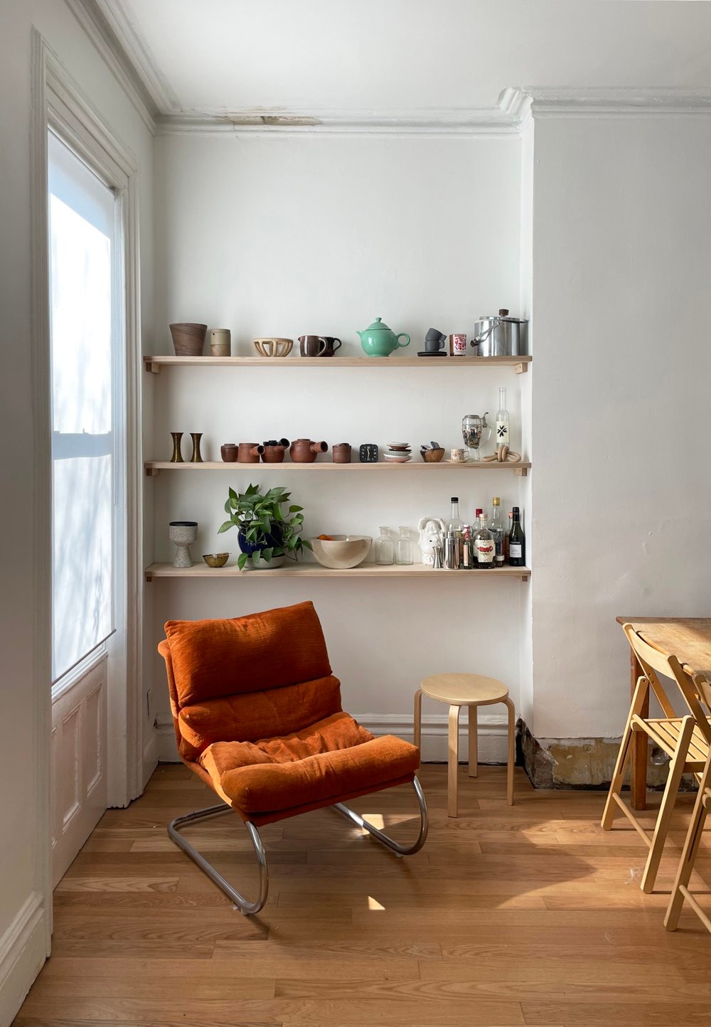 16_left-shelving-unit-chair.jpg