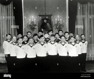 Google Image Result for https://c8.alamy.com/comp/D69DDP/the-vienna-boys-choir-about-1955-D69DDP.jpg
