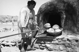 Native American Bread baking in horno, Photo courtesy of U.S. Department of Agriculture