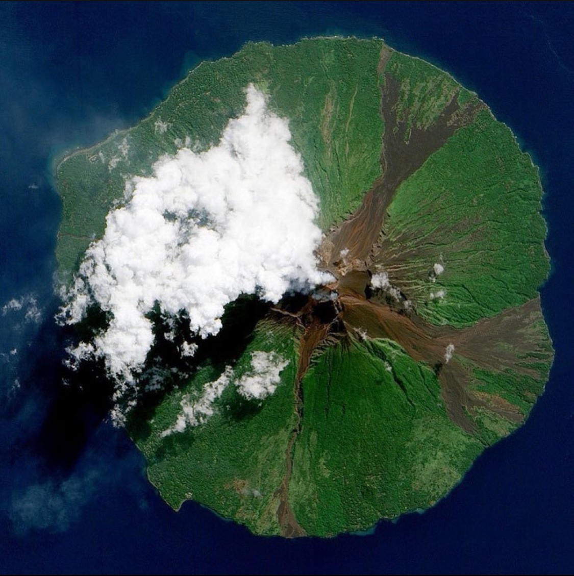 Manam Volcano, Papa New Guinea 