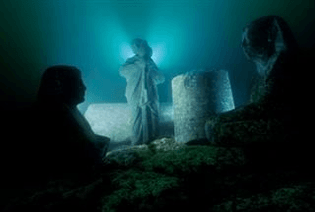 vue-sous-marine-des-vestiges-du-mythique-phare-d-alexandrie-fouilles-entreprises-par-l-quipe-de-j-y-empereur-depuis-les-ann-...