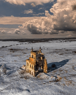 ruins-of-an-abandoned-church-in-russia.jpg