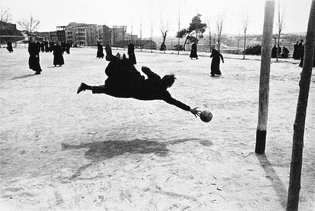 seminarists-play-football-in-spain-1962.jpg