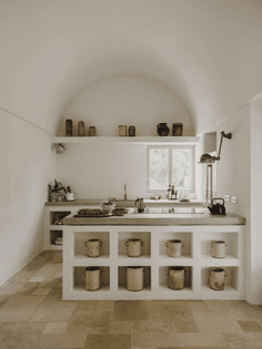villa-castelluccio-studio-andrew-trotter-salva-lopez-kitchen-1466x1955.jpg