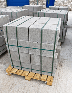 pallet-breeze-blocks-pallets-construction-site-builders-merchant-known-as-cinder-us-concrete-masonry-33401326.jpg