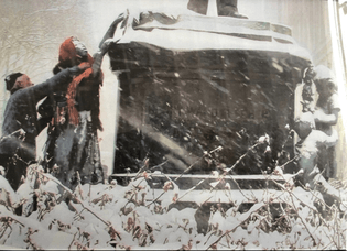 A photo of an unnamed performance by David Hammons in Brooklyn, NY