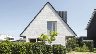 chris-collaris-architects-lime-wash-house-oversized-roof-the-netherlands_hero_dezeen_2364_col_0.webp