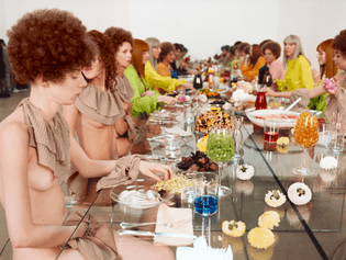 Vanessa Beecroft – VB 52