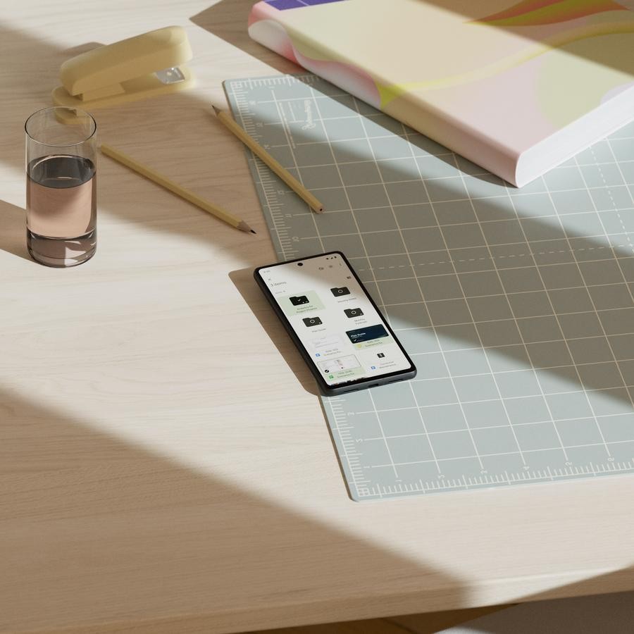 gd_interior_deviceondesk_02.jpg