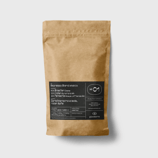 6_221115_paper-coffee-bag-mockup_1-kopie.webp