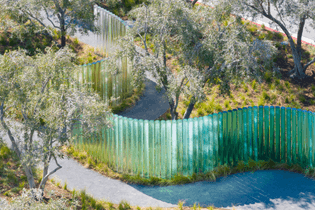 zeller-moe-mirage-glass-sculpture-apple-park_dezeen_2364_col_14.jpg