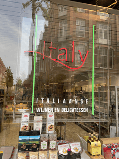 Italy, Italiaanse delicatessen en wijnen