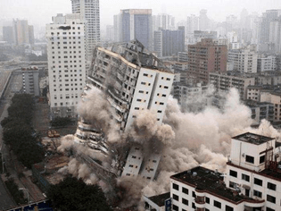 the-former-headquarters-of-hainan-airlines-is-demolished-in-haikou-china-.jpg