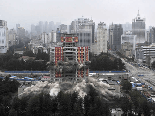 the-workers-cultural-palace-in-kunming-china-comes-down-.jpg