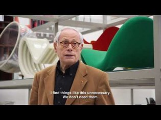 Dieter Rams pointing at things he doesn't like