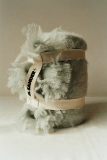 cr_jil_sander002_d_rgbcms.jpg?auto=compress-format-fit=clip-h=2000-q=80-w=2000